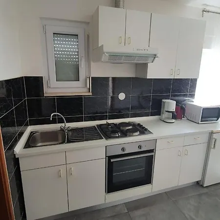 Apartamento With Parking Space Ljubac, Zadar - 6141 Ražanac