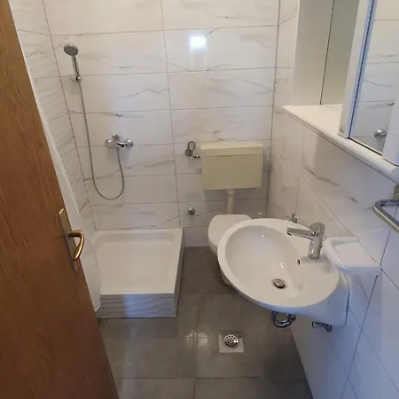 Διαμέρισμα With Parking Space Ljubac, Zadar - 6141 *
